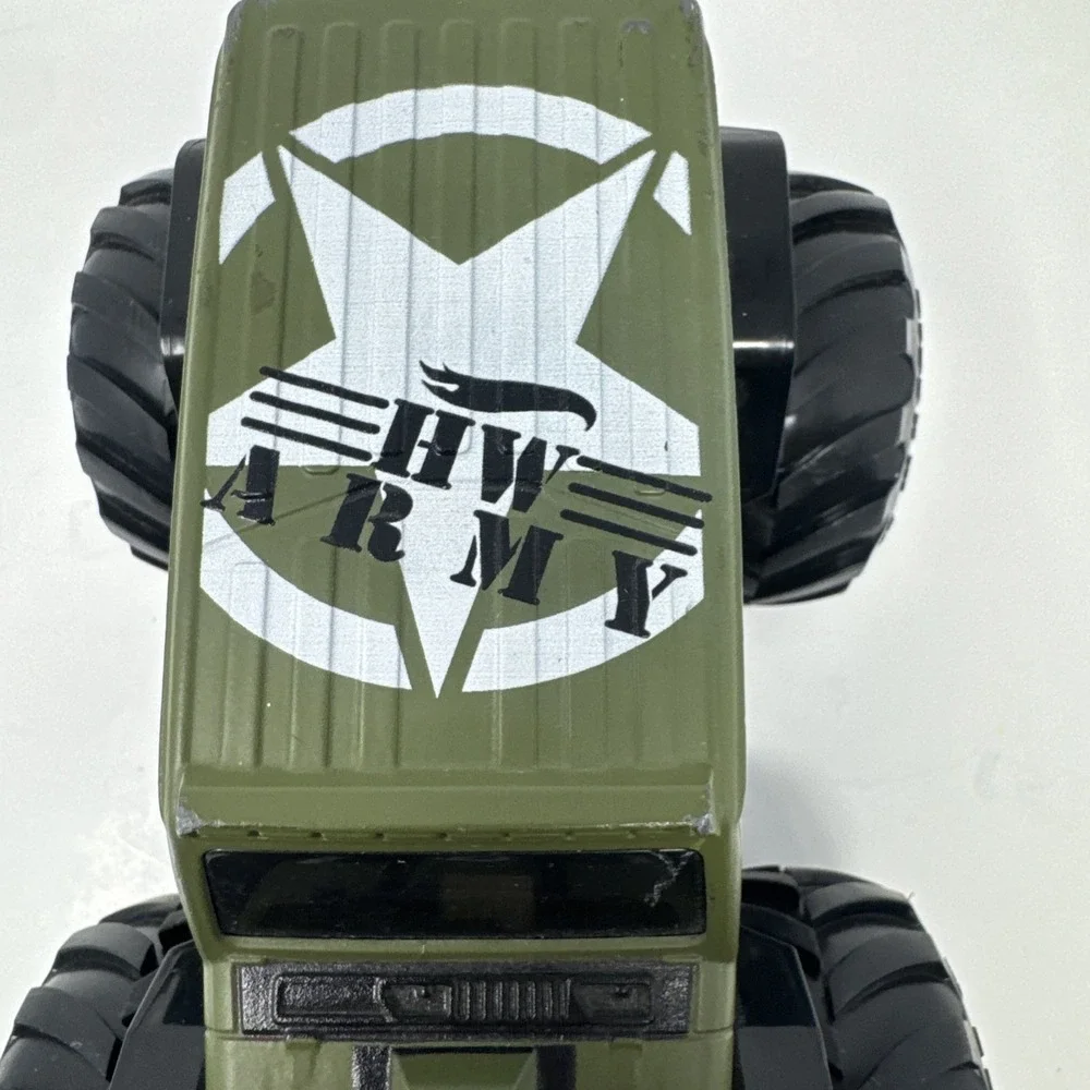 Monster Trucks *HW ARMY GREEN JEEP* TRUCK DIE-CAST 1:24 2018 Hot Wheels‎ Toy!!!